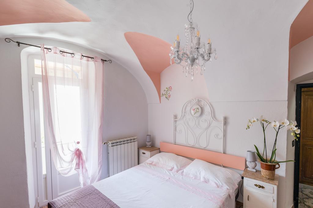 Dussaiga - Camera Delle Rose Dolceacqua Exteriör bild